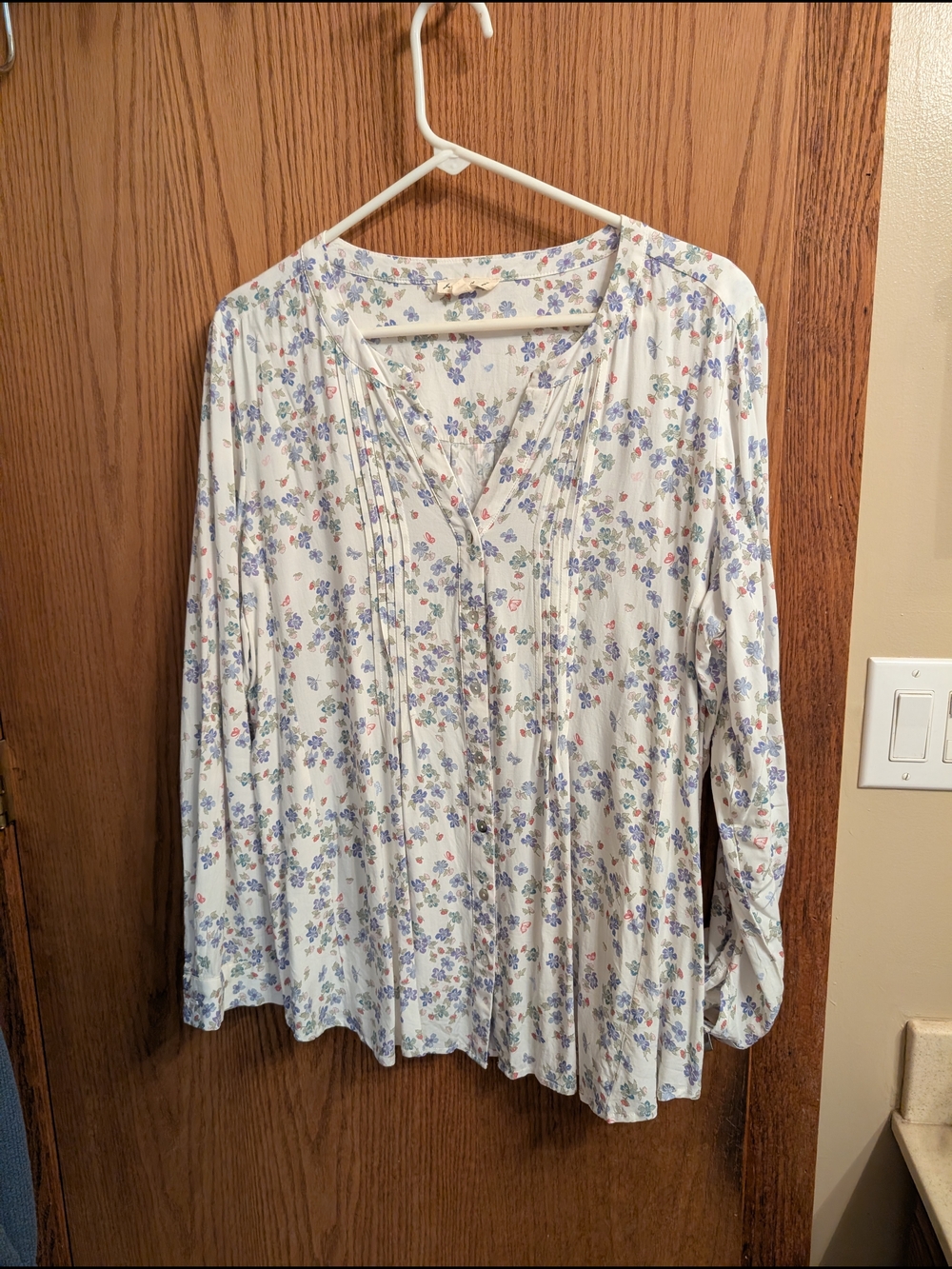 Jane And Delaney Women's White Floral Pintuck Blouse